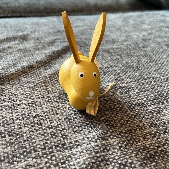 Vintage Scandinavian Wood Bunny Rabbit Yellow Round W/ Bow Made In Sweden - Picture 6 of 9